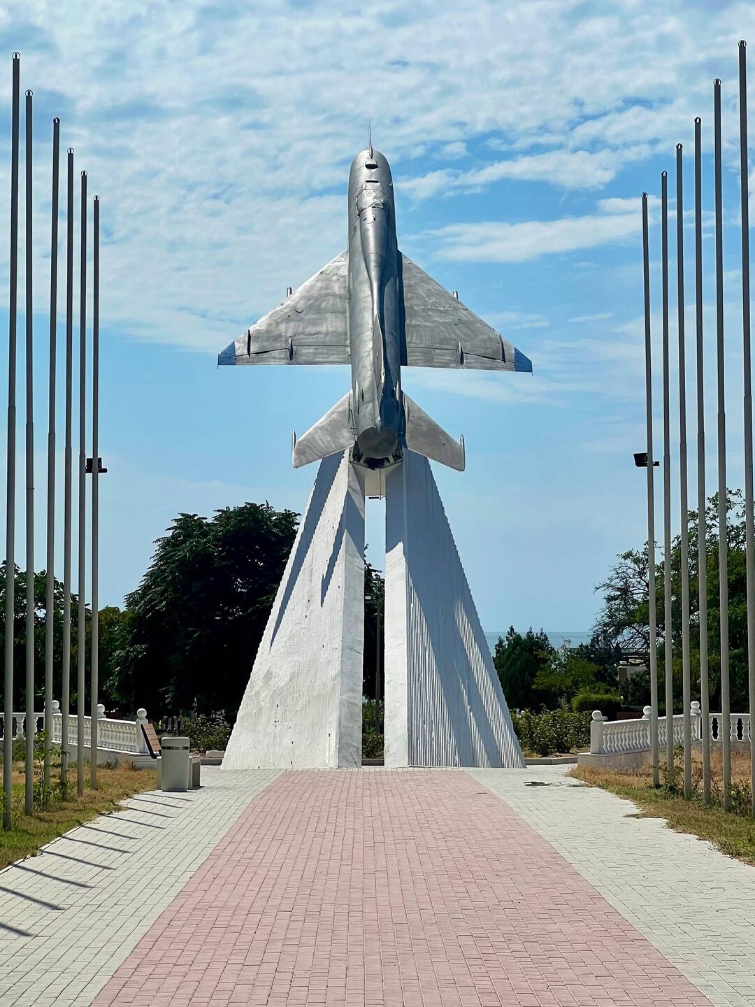 Momunento ai caccia MiG