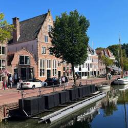 In den schwarzen Gitterkörben wurden von den Fischern die Fänge zwischengelagert.