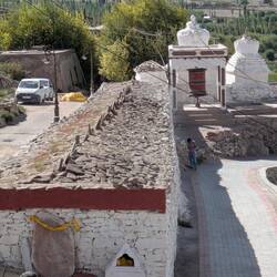 Im Vordergrund ein Maniwall