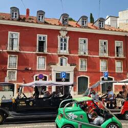 Behind the cars is the "best" pastel de natas. For us it was our first.