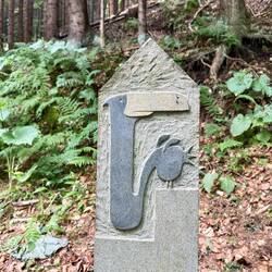 ein lustiger Kilometerstein