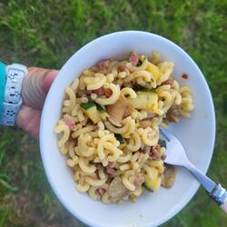 Nudeln mit Pilzen und Gemüse