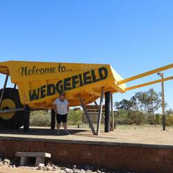 The big wheelbarrow - every town has gotta have a big thing