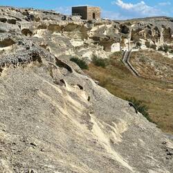 Ingresso alla moschea sotterranea di Shakpak-Ata