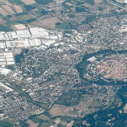 Ingolstadt - links Audi, rechts die Stadt