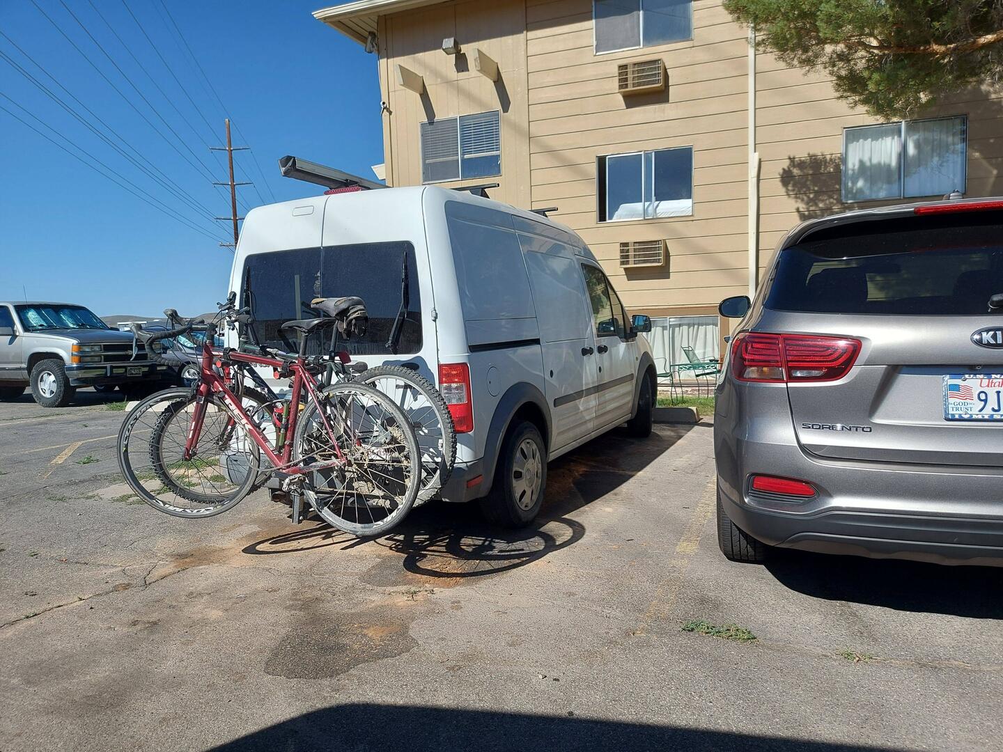 Abfahrt Hotel, wieder ein umgebauter Tourneo Connect.