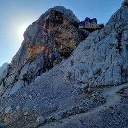 Spektakulär gelegen, die Meilerhütte.