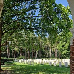 Abstecher zum kanadischen Soldatenfriedhof
