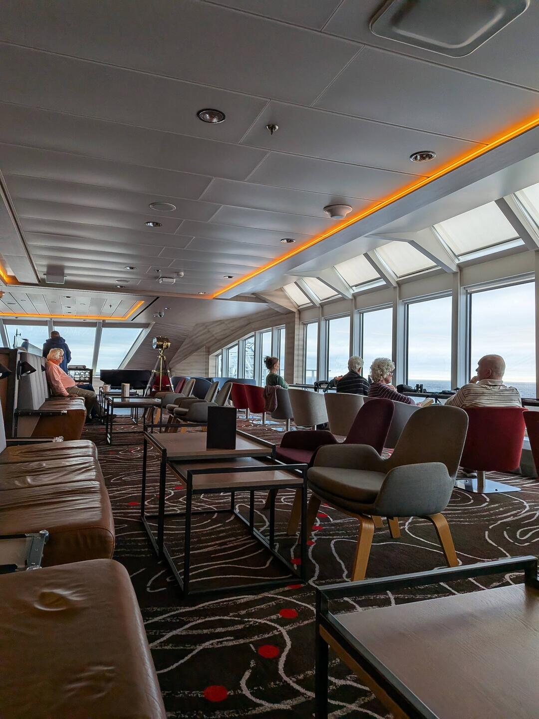 Explorer lounge