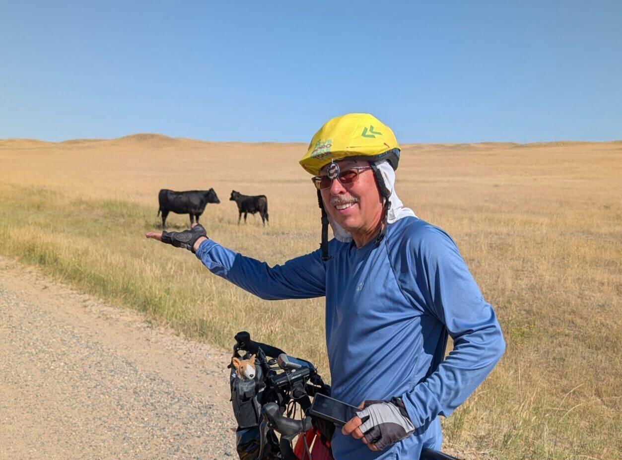 Balancing a cow on the palm of my hand - Foreground and background