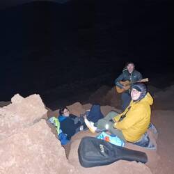 Renn an der Gitarre und sein Vater Alex mit der Stimme eines Engels