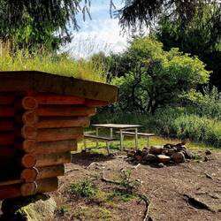 Pause an einem Shelter im Wald