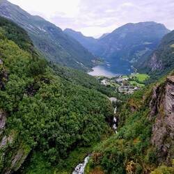 Blick auf die Fjdal-Schlucht und Geiranger