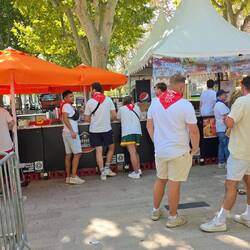 Rot weiß, die Farben der Feria