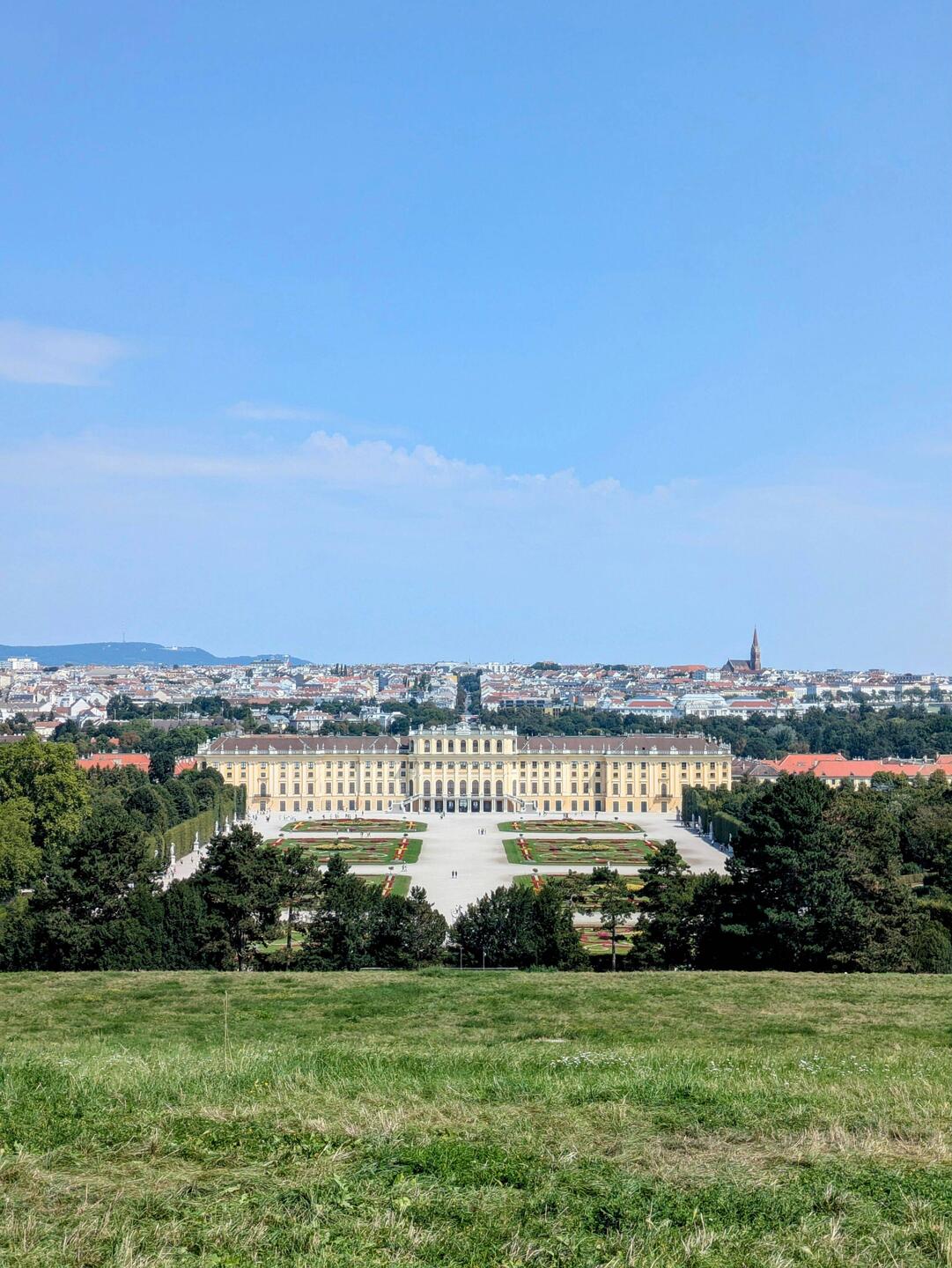 Schonbrunn Palace 🏰 with Vienna in the back