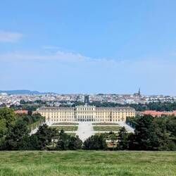 Schonbrunn Palace 🏰 with Vienna in the back