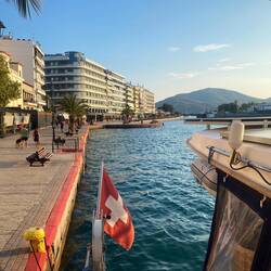 Stadtquai Chalkida mit Brücke
