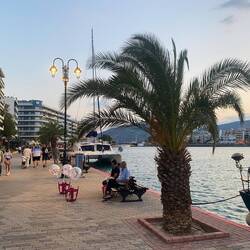 Stadtquai Chalkida mit Brücke