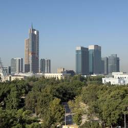 Die Wolkenkratzer gehören zu Taschkent-City, einem Modernisierungs-Prestige-Projekt des Präsidenten