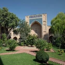 Im Innenhof der Koʻkaldosh-Madrasa