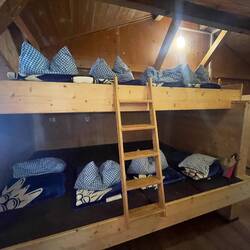 Im großen Schlaflager mit unzähligen Menschen