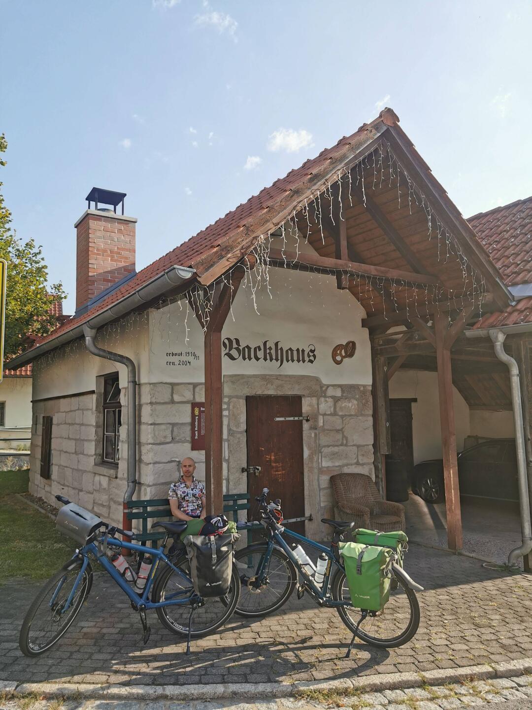 In einigen Ortschaften gab es noch alte Backhäuser
