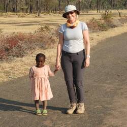 Die Kleine lief auf Silke zu und ließ sie nicht mehr los