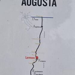 Unterwegs eine Schautafel mit der römischen Kaiserstrasse über die Alpen...