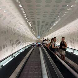 Die gebogene Rolltreppe