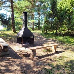 Kostenlos, mit Feuerstelle....