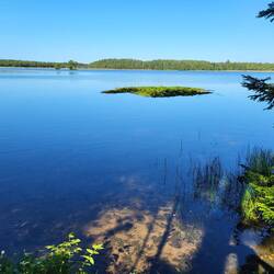 Wir umrunden diesen See.