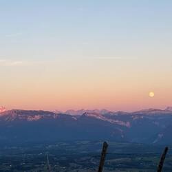 Le soir, c'est sur le mont Salève que nous établissons le camps pour 2 nuits attirés par le panorama