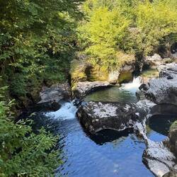 Sur la route, arrêt balade et baignade dans les marmites de géant 👍