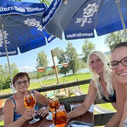 Ein Aperol-Spritz am See