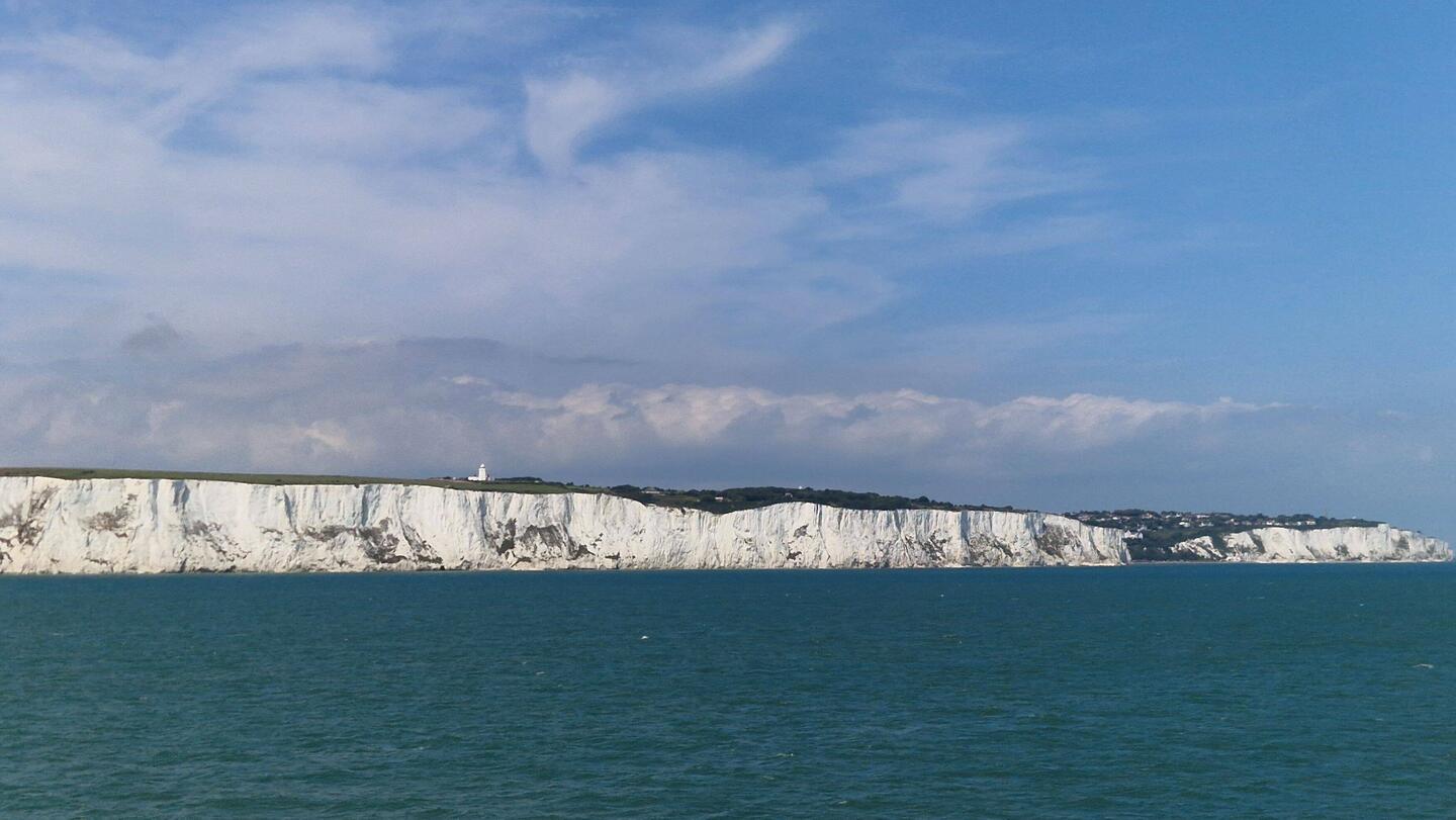 Kreidefelsen vor Dover, 12,9km lang und 106m hoch
