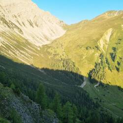 Zuerst runter und dann wieder rauf. Mein Alltag auf der Via Alpina!😉😂