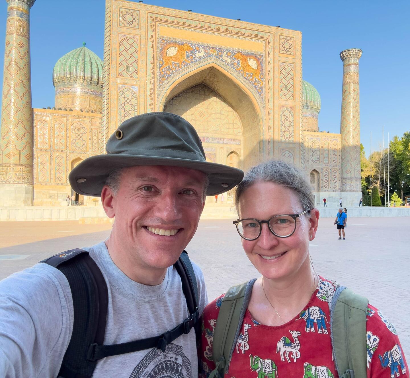 Registan-Selfie mit der Sherdor-Madrasa im Hintergrund