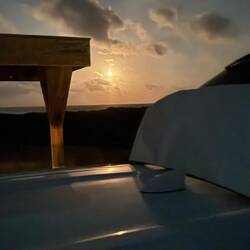 Das ist nicht die Sonne sondern der Mond nachts um 3 😂