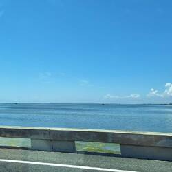 Über die Brücke zur Insel