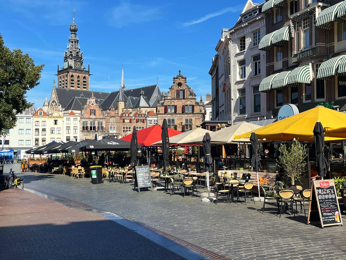 Marktplatz mit Bewirtung