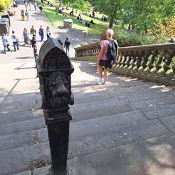 Hinein in Princes Street Gardens