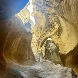 .. e il cielo è solo una sottile striscia sopra di noi