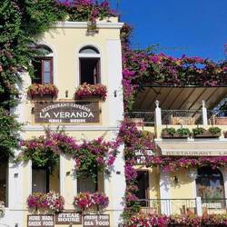 A cute restaurant in the square
