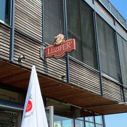 Da ist das Schild Programm: Höllische Hitze😮‍💨