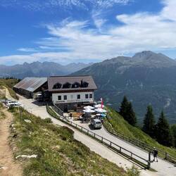Die Googles Alm mit einem sehr netten Einheimischen und dem freundlichen Wirt Leo