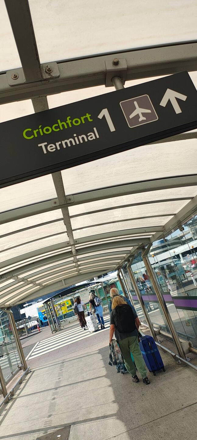 Nach dem Shuttle geht's zum Terminal 1