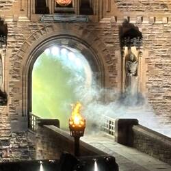 Das Burgtor öffnet sich