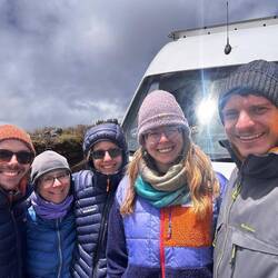 Wir treffen „HUBI on Tour“, die gerade Besuch haben und mit einem Mietauto unterwegs sind.