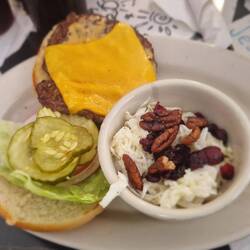Smash Burger "Brooks" mit Cole Slaw