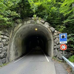 Challenge für Radfahrer: 1.200m Tunnel bei permanenter Steigung